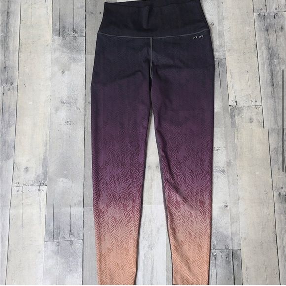 AR-33 Medium High Rise Ombre Full Length Leggings - Picture 3 of 7